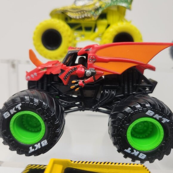 Lot of (6) Monster Jam Monster Trucks 1/64 (m) - Picture 5 of 8